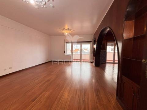Apartamento t3 central para arrendamento