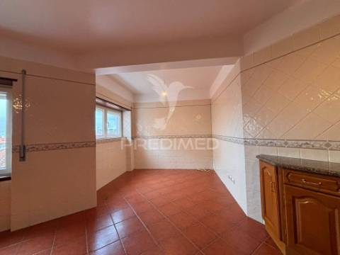 Apartamento t3 central para arrendamento