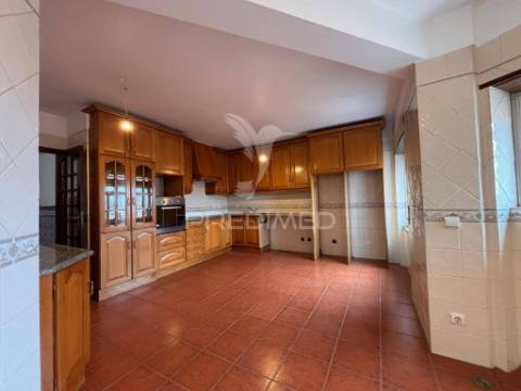 Apartamento t3 central para arrendamento