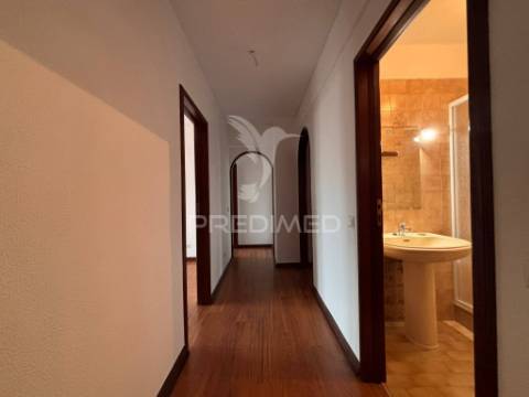Apartamento t3 central para arrendamento
