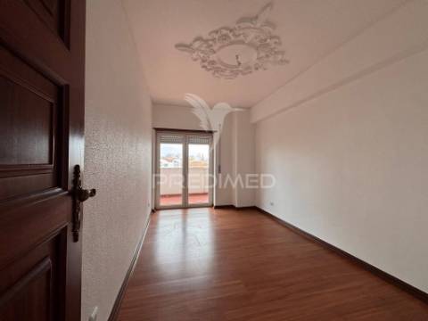 Apartamento t3 central para arrendamento
