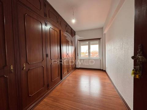 Apartamento t3 central para arrendamento