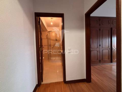 Apartamento t3 central para arrendamento