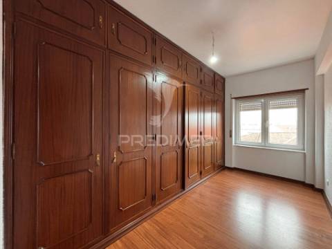 Apartamento t3 central para arrendamento