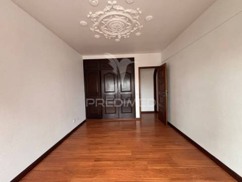 Apartamento t3 central para arrendamento