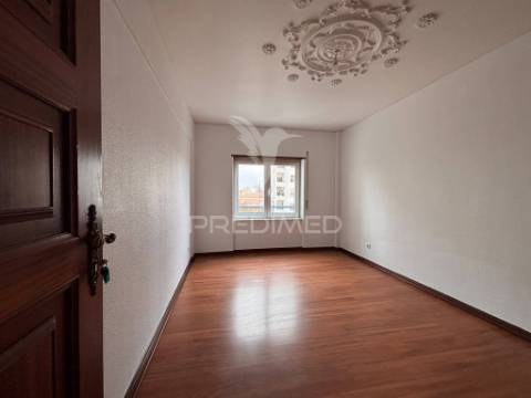 Apartamento t3 central para arrendamento