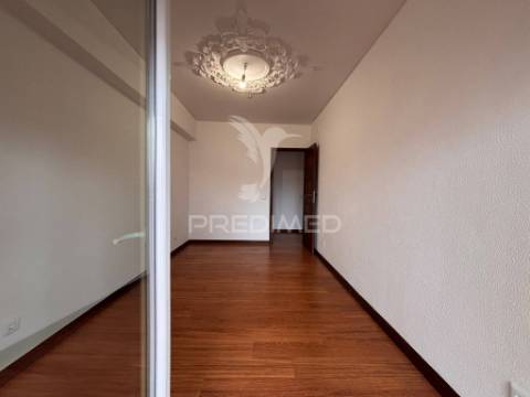 Apartamento t3 central para arrendamento