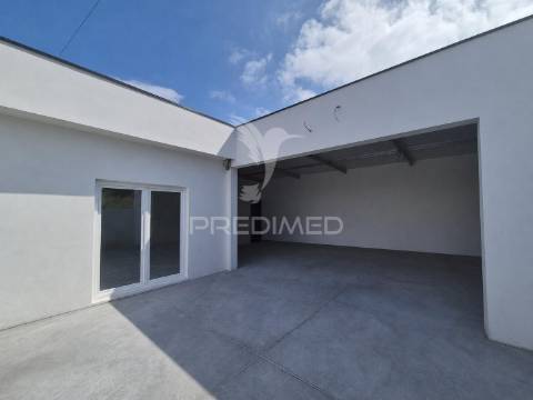 Moradia isolada t4 como nova | santo andré de vagos