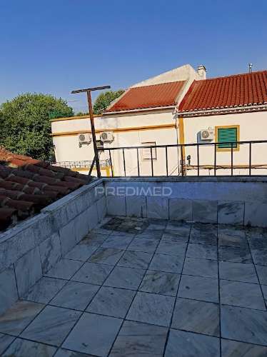 Apartamento t1 com terraço no centro de campo maior