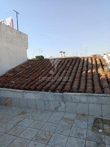 Apartamento t1 com terraço no centro de campo maior