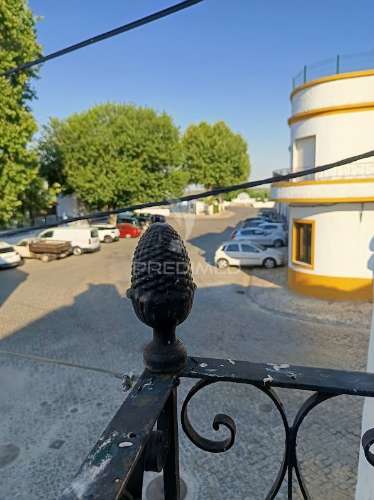 Apartamento t1 com terraço no centro de campo maior