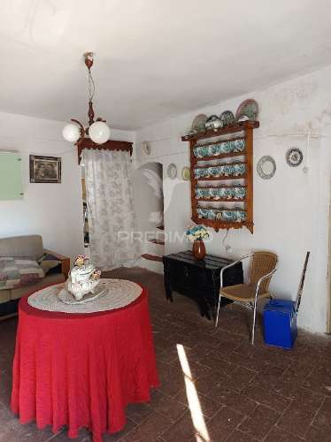 Moradia de 1.º e 2.º andar com terraço e varandas | campo maior