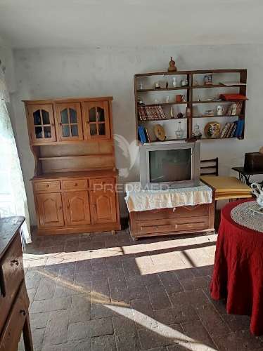 Moradia de 1.º e 2.º andar com terraço e varandas | campo maior