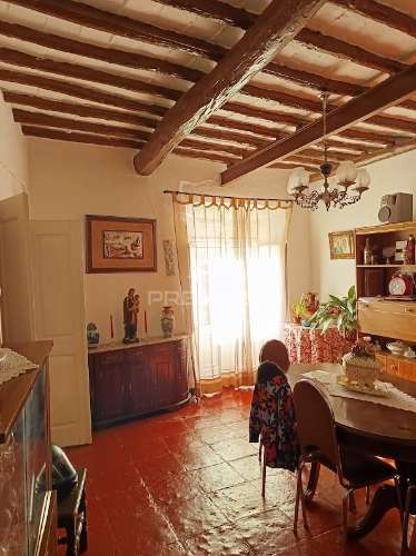 Moradia de 1.º e 2.º andar com terraço e varandas | campo maior