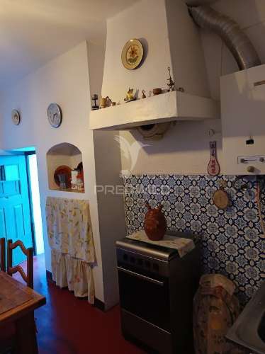 Moradia de 1.º e 2.º andar com terraço e varandas | campo maior
