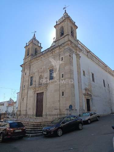 Moradia de 1.º e 2.º andar com terraço e varandas | campo maior