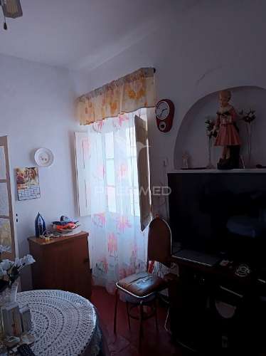 Moradia de 1.º e 2.º andar com terraço e varandas | campo maior