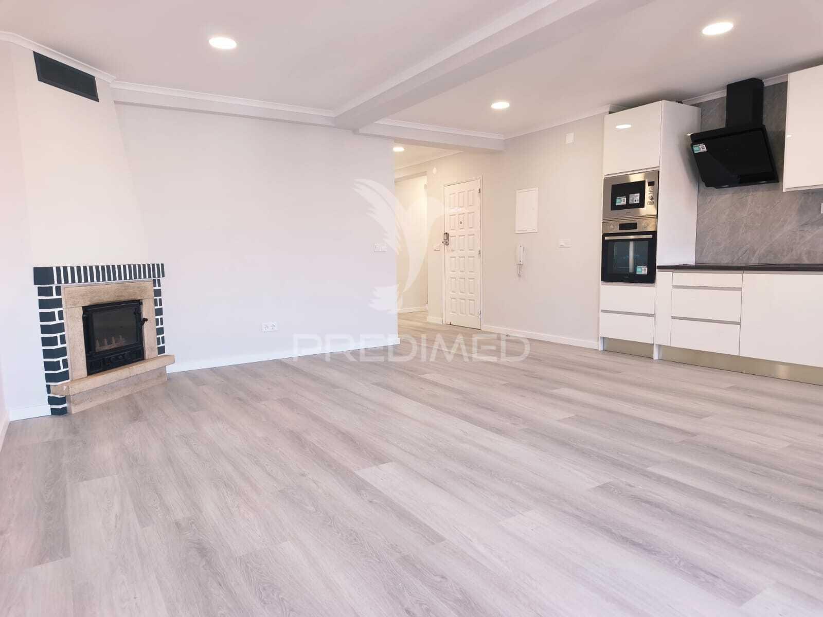 Apartamento t4 totalmente remodelado | amora