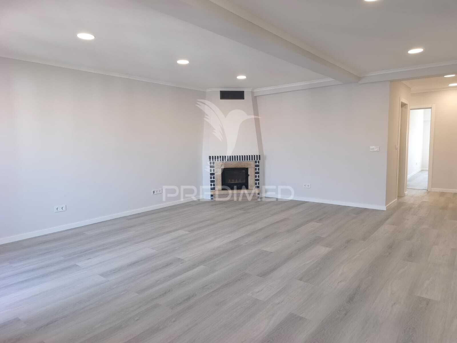 Apartamento t4 totalmente remodelado | amora