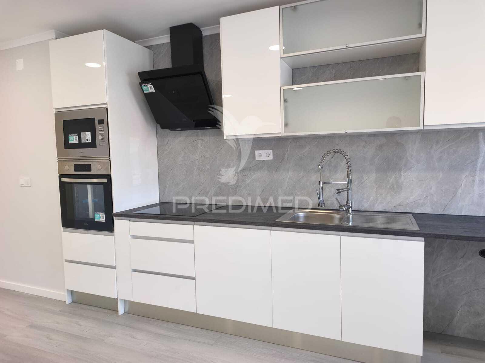 Apartamento t4 totalmente remodelado | amora