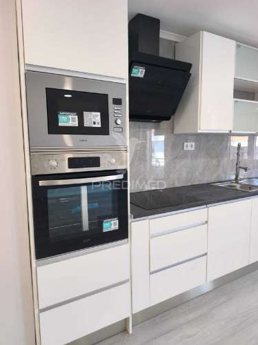 Apartamento t4 totalmente remodelado | amora