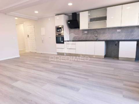Apartamento t4 totalmente remodelado | amora