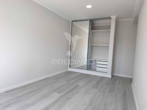 Apartamento t4 totalmente remodelado | amora