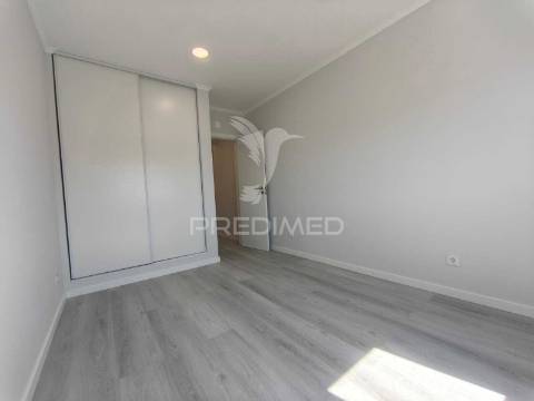 Apartamento t4 totalmente remodelado | amora