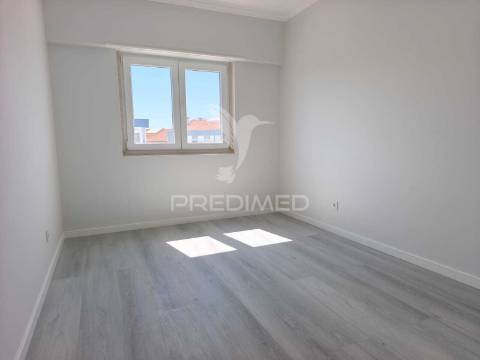 Apartamento t4 totalmente remodelado | amora