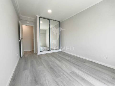 Apartamento t4 totalmente remodelado | amora