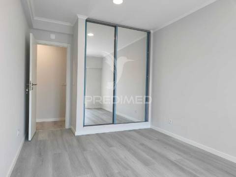 Apartamento t4 totalmente remodelado | amora
