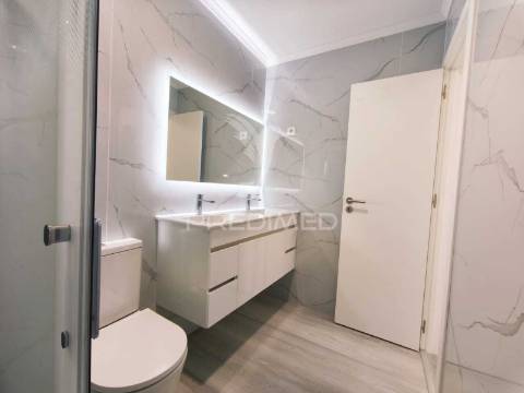 Apartamento t4 totalmente remodelado | amora