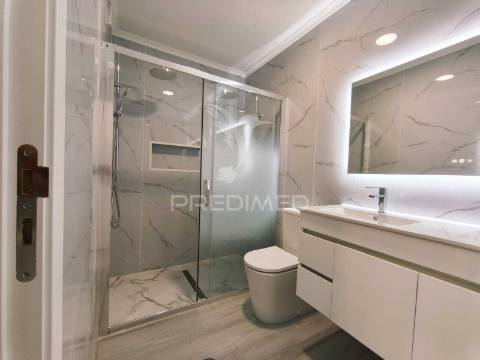Apartamento t4 totalmente remodelado | amora