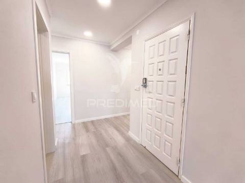 Apartamento t4 totalmente remodelado | amora