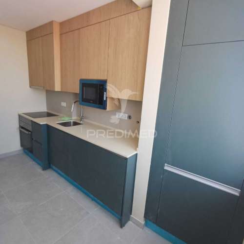 Apartamento t2 renovado com varanda - queluz