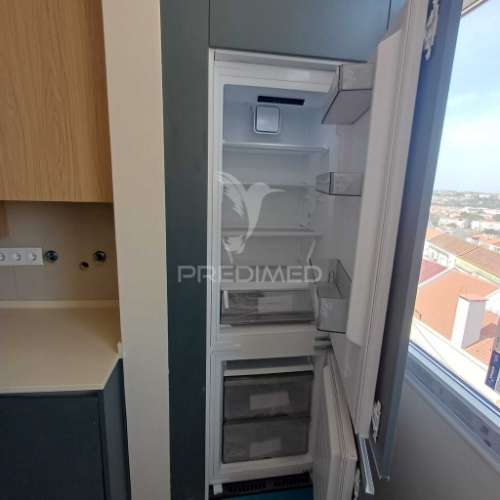 Apartamento t2 renovado com varanda - queluz