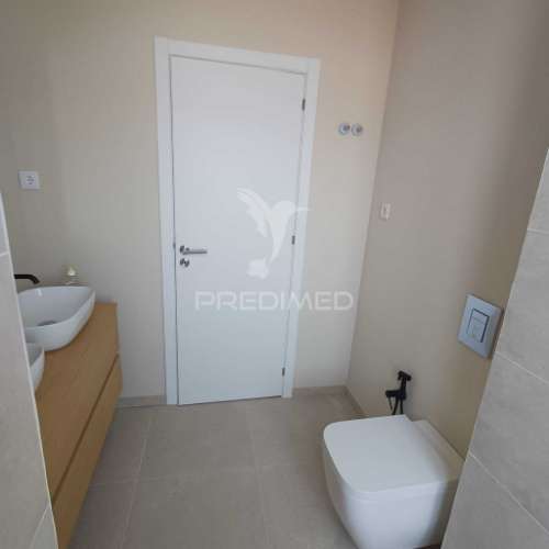 Apartamento t2 renovado com varanda - queluz