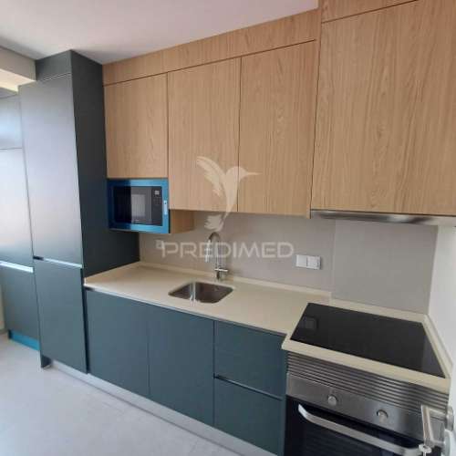Apartamento t3 renovado com varanda - queluz