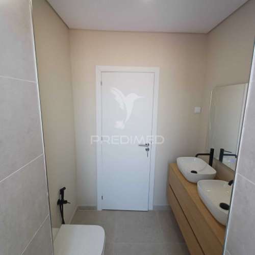 Apartamento t3 renovado com varanda - queluz