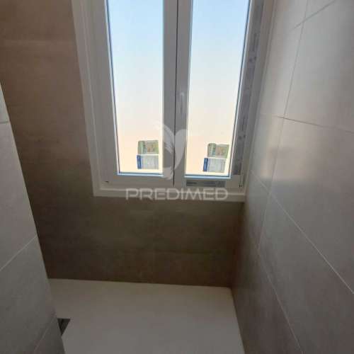 Apartamento t3 renovado com varanda - queluz