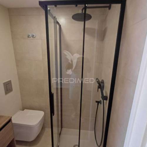 Apartamento t3 renovado com varanda - queluz