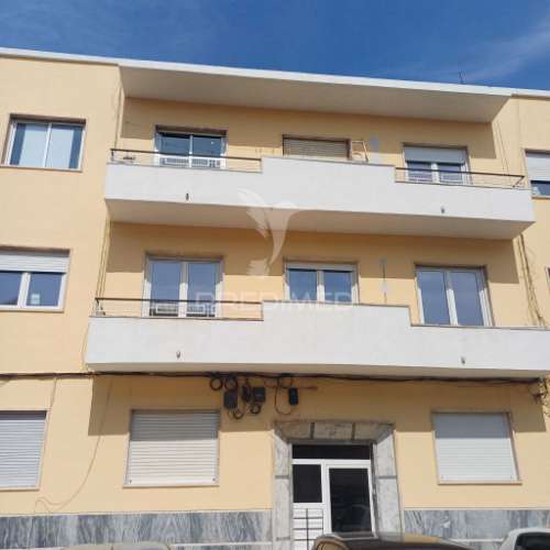 Apartamento t3 renovado com varanda - queluz