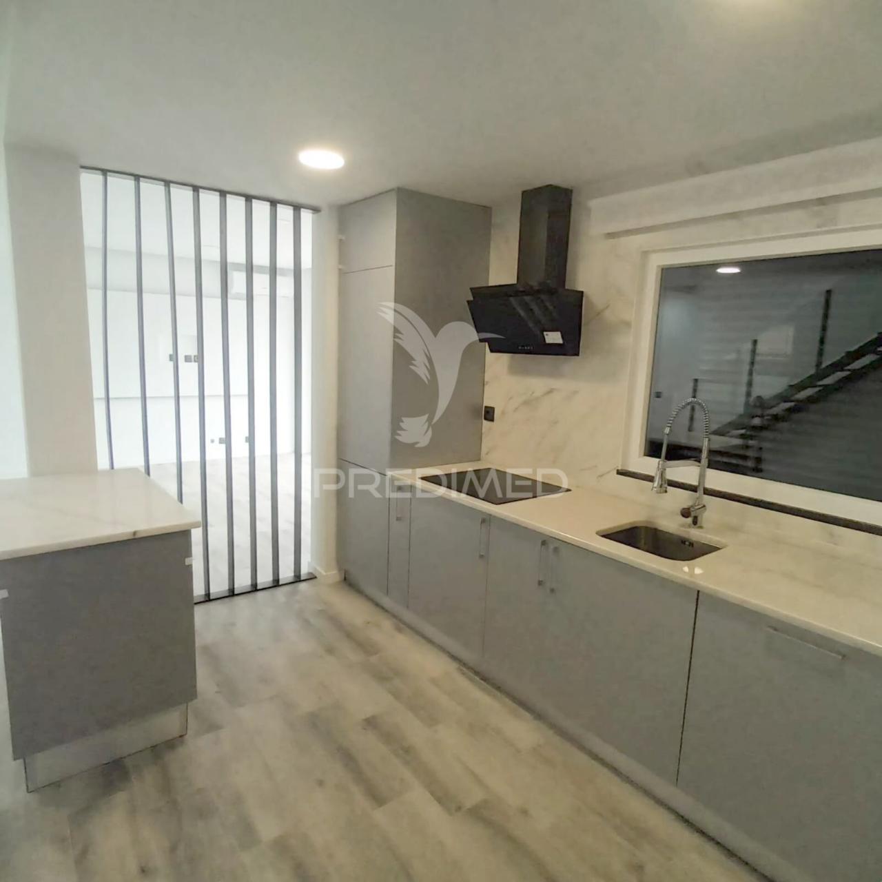 Moradia t3 geminada com piscina fernão ferro