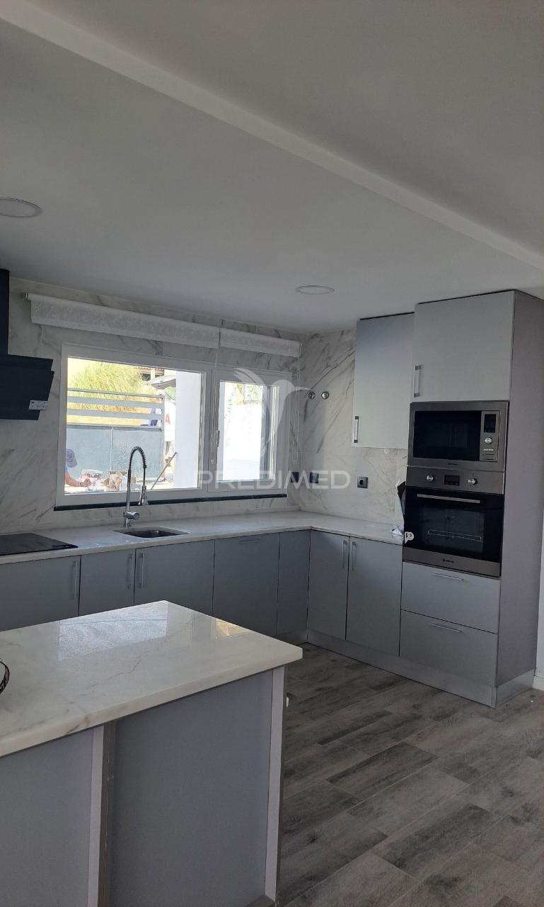 Moradia t3 geminada com piscina fernão ferro