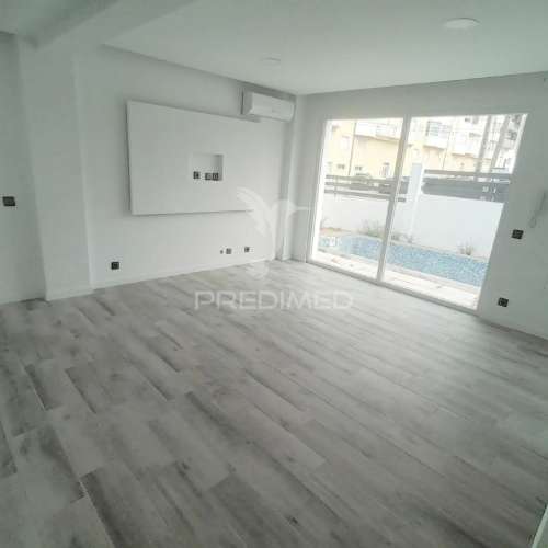 Moradia t3 geminada com piscina fernão ferro