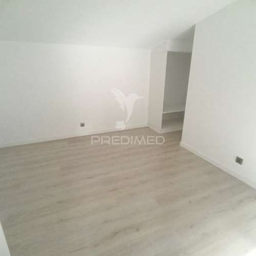 Moradia t3 geminada com piscina fernão ferro
