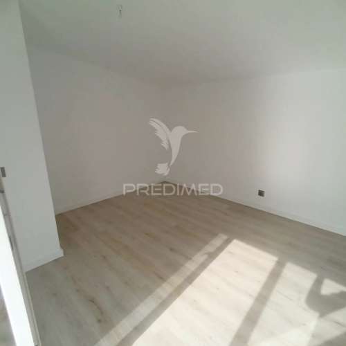 Moradia t3 geminada com piscina fernão ferro