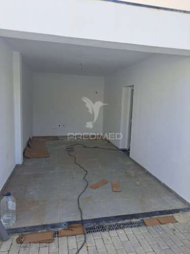 Moradia t3 geminada com piscina fernão ferro