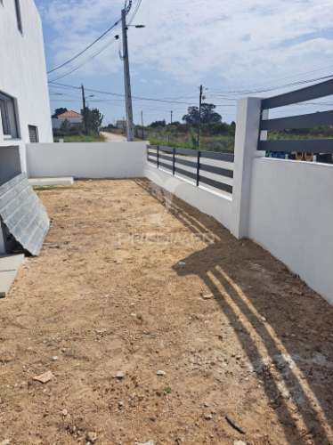 Moradia t3 geminada com piscina fernão ferro