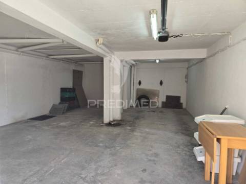 Garagem + arrecadação em grândola